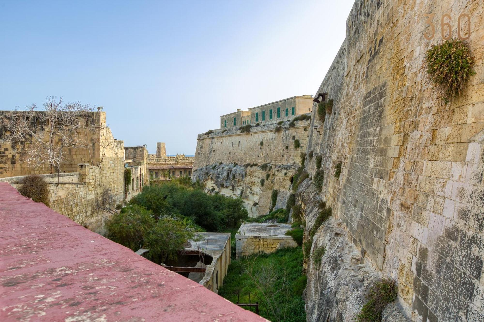 Comfortable 1Br Home With Maltese Balcony In Valletta By 360 Estates Luaran gambar